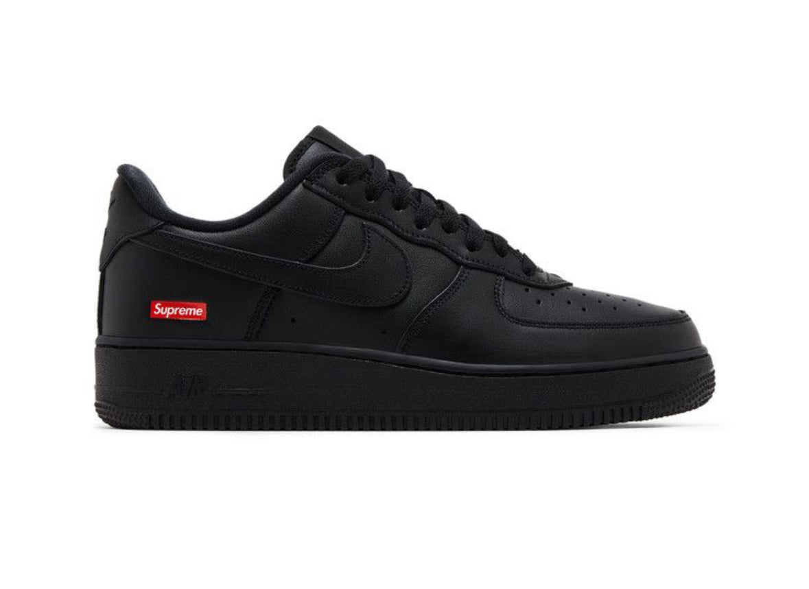 BLACK LOW TOP SNEAKER